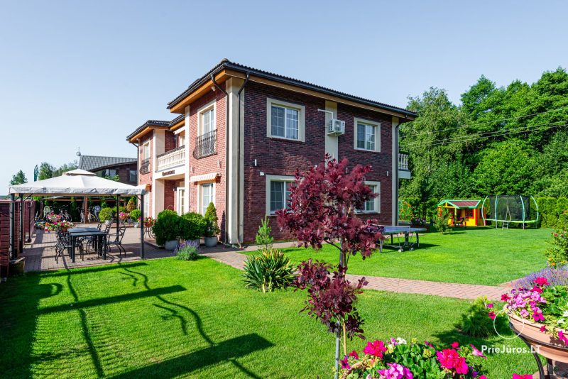 In Kunigiskiai, in Villa Optimistas apartments, rooms with kitchenettes, terraces or balconies. Two bedrooms holiday house with terrace.