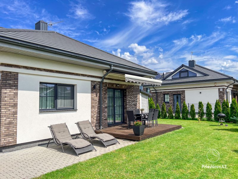 Dom gościnny „Meta” w Połądze. Prywatny dziedziniec, taras