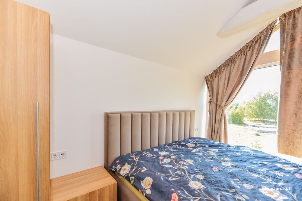 House for rent in a quiet environment right by the sea