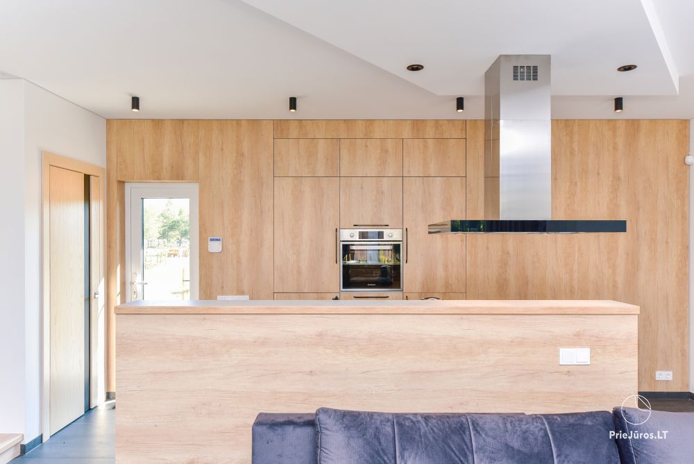 House for rent in a quiet environment right by the sea