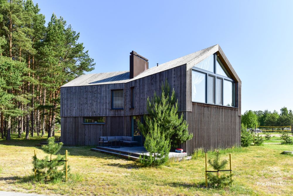 House for rent in a quiet environment right by the sea