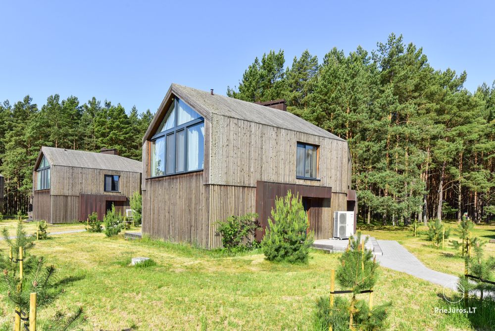 House for rent in a quiet environment right by the sea