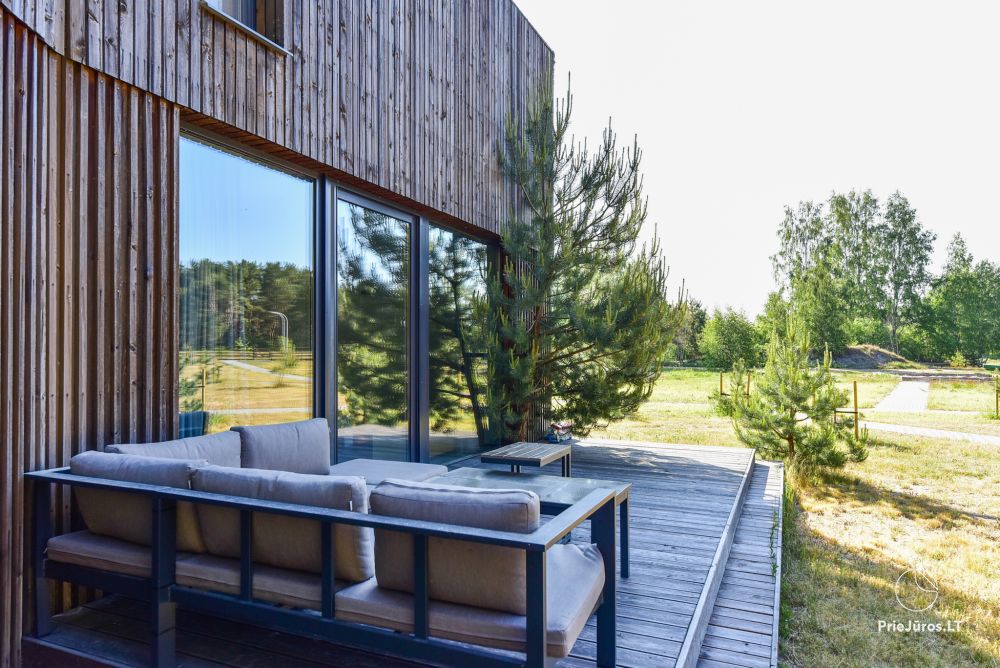 House for rent in a quiet environment right by the sea