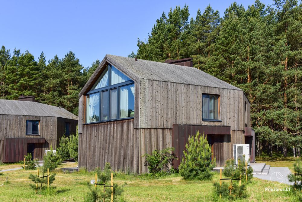 House for rent in a quiet environment right by the sea