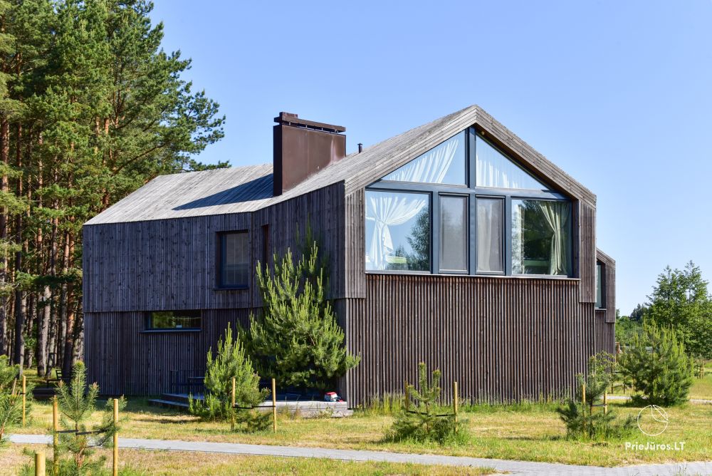 House for rent in a quiet environment right by the sea