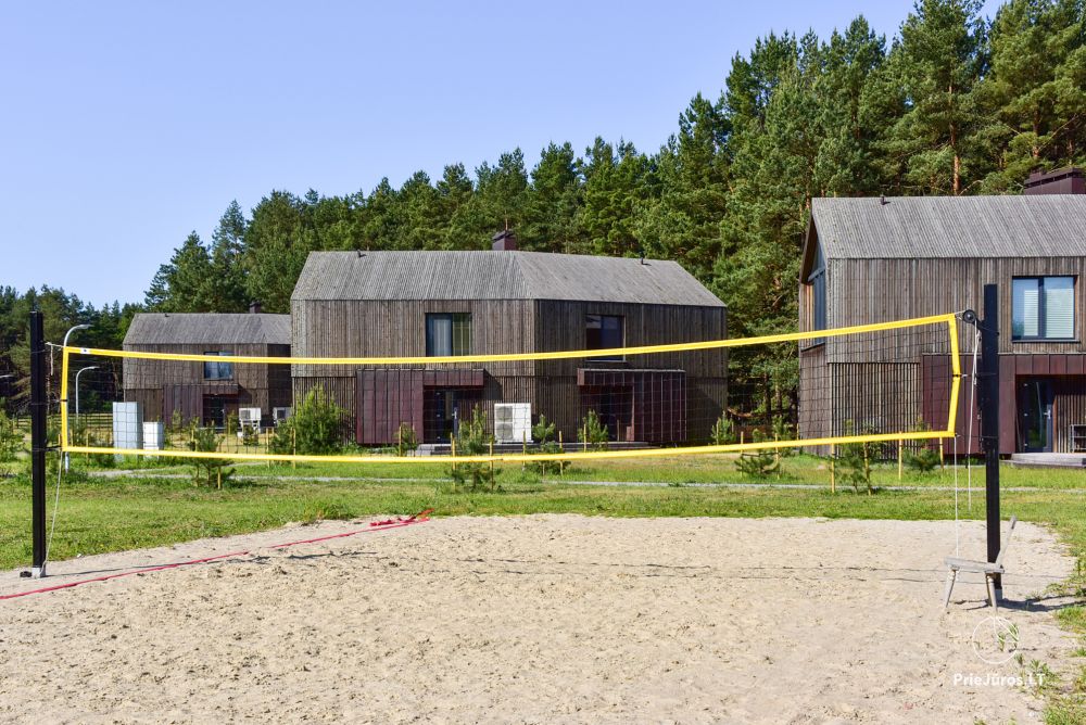 House for rent in a quiet environment right by the sea