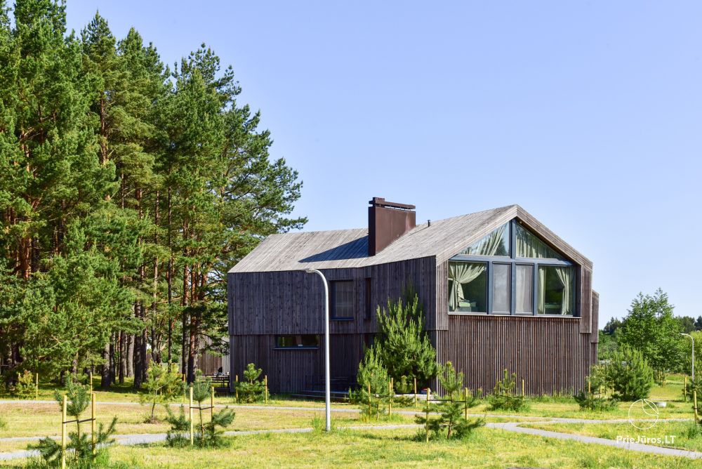 House for rent in a quiet environment right by the sea