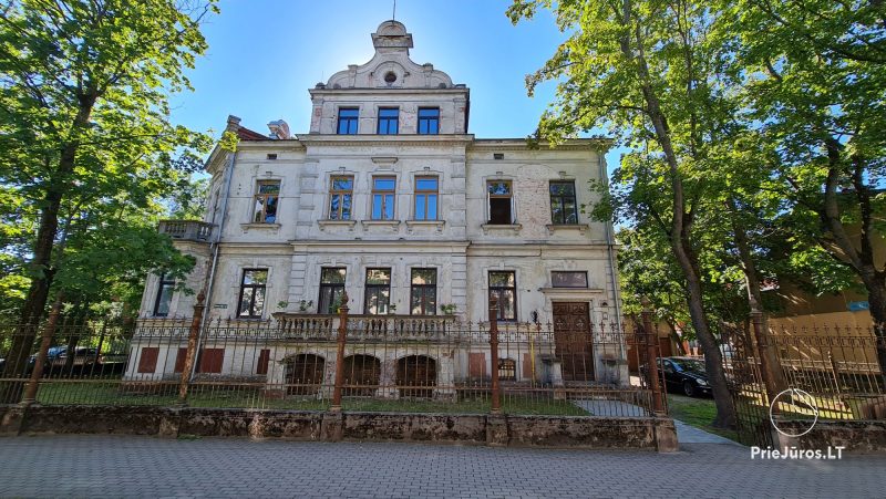Spacious, newly renovated, 4-bedroom apartment in a historic villa, Liepaja