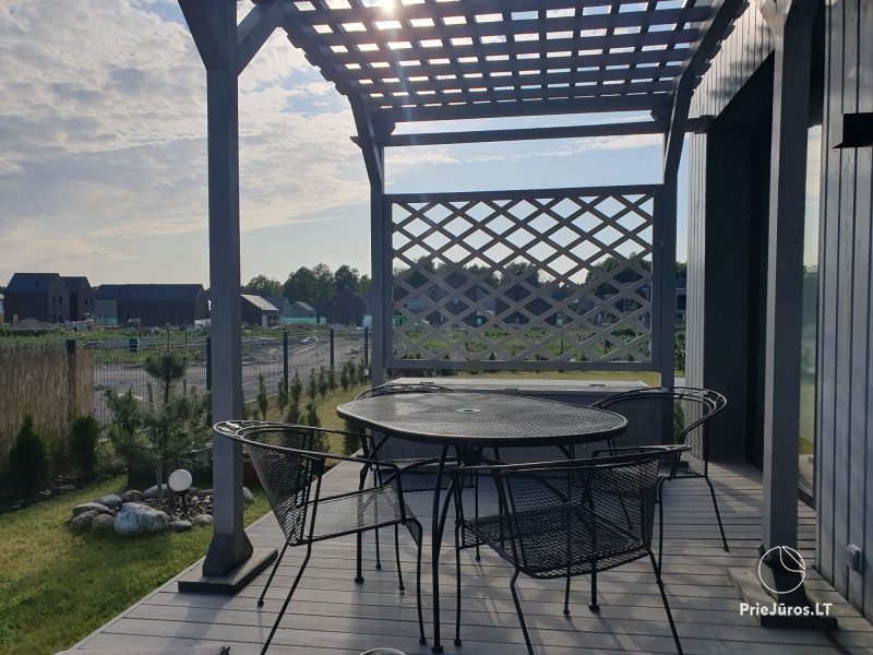 Apartament z tarasem do 4 osób w Kunigiskiai, na zamkniętym terenie