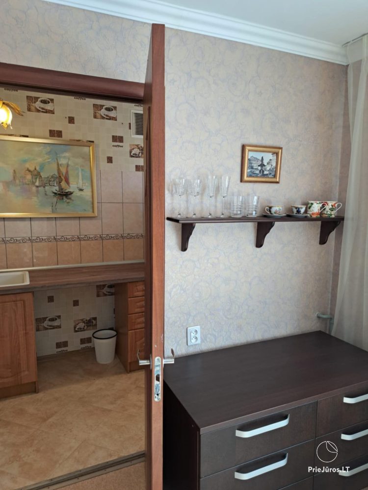 One-room apartment by the sea on the first line