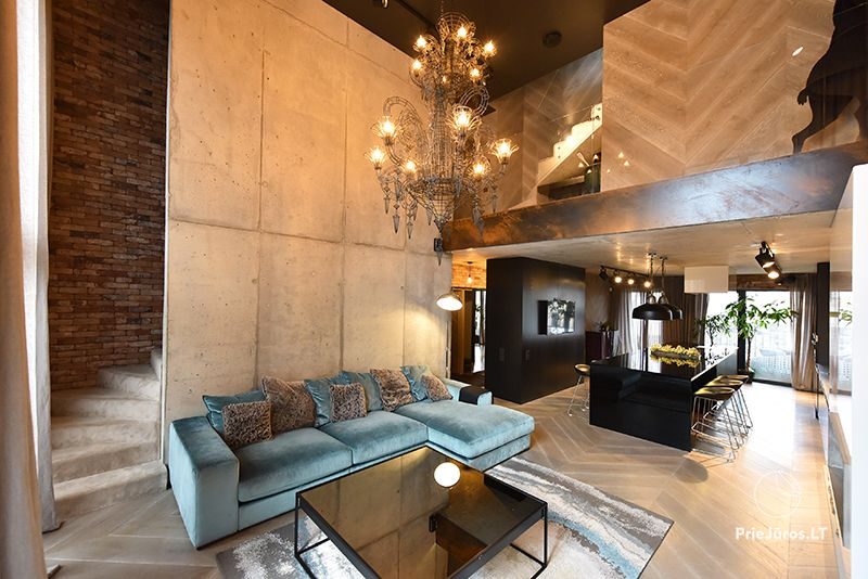 Trzypokojowe mieszkanie w stylu loft, na 2 piętrach.