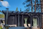 Holiday cottage Jūras māja with a terrace, a hot tub