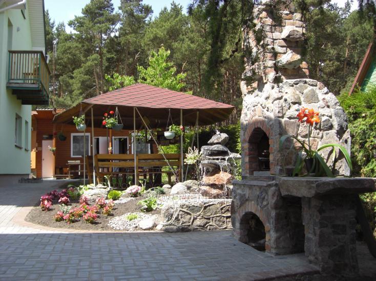 Rooms and holiday houses for rent. Large yard, summerhouse, swings